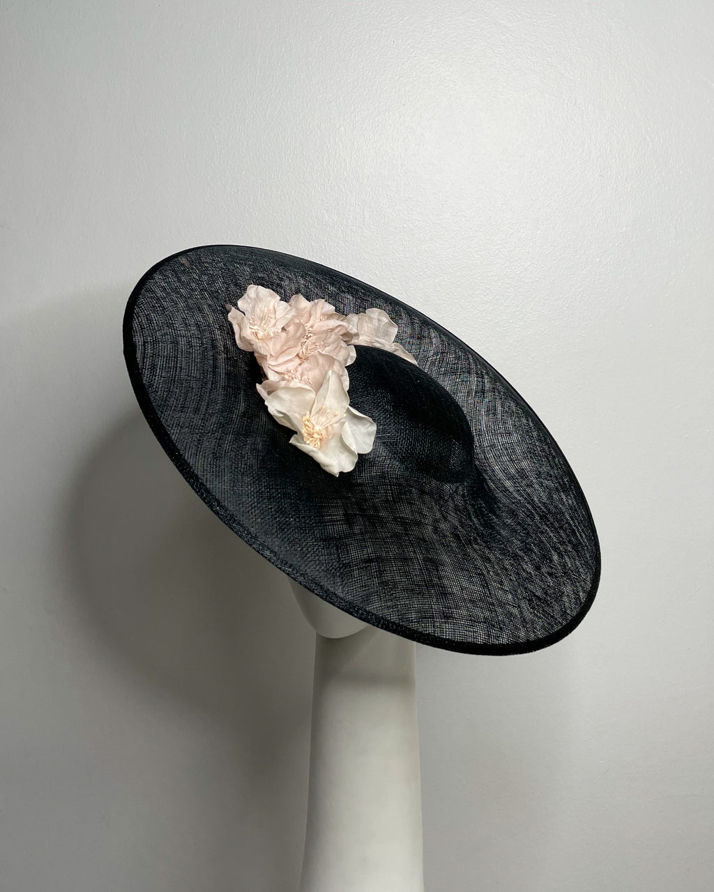 POPPY BLUSH Black curved disc with handmade silk poppies